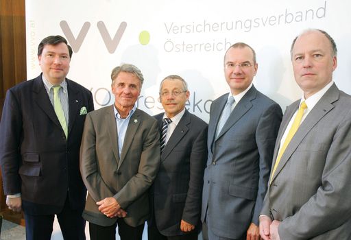  http://www.apa-fotoservice.at/galerie/2874/
Im Bild v.l.n.r.: Dr. Louis Norman-Audenhove (Generalsekretär des Versicherungsverbandes Österreich VVO), Prof. Peter Habeler (Extrembergsteiger), Dr. Karl Gabl (Präsident des Kuratoriums für alpine Sicherheit (KURASI)), Dr. Wolfram Littich (Präsident des Versicherungsverbandes Österreich VVO) und Dr. Othmar Thann (Geschäftsführer Kuratorium für Verkehrssicherheit (KFV))
