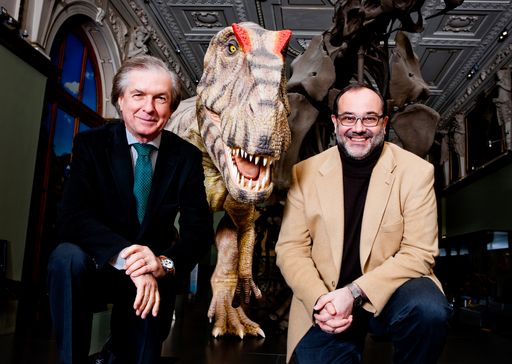 Lotterien-Vorstand DI Friedrich Stickler und Generaldirektor Univ.-Prof. Dr. Christian Köberl im Sauriersaal des Naturhistorischen Museums.