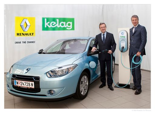 Im Bild v.l.n.r.: Olivier Gaudefroy (Generaldirektor Renault Österreich) und Harald Kogler (Mitglied des Vorstands der Kelag)