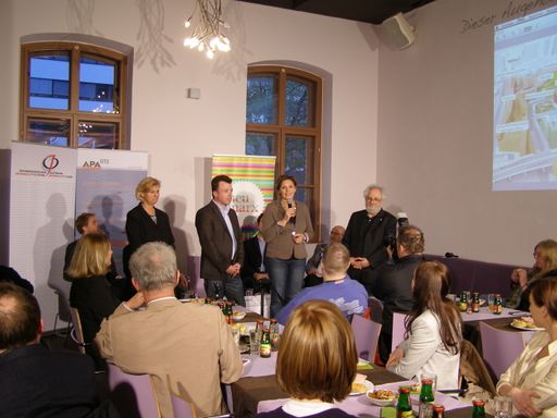 Vorschau Bild von Die Eröffnung des ersten "Treffpunkt Medien". Im Bild v.l.n.r.: Mag. Ursula Eripek, Geschäftsführerin Neu Marx Standortmarketing GmbH, Christoph Valencak, Geschäftsführender Gesellschafter der Agentur Putz & Stingl, Karin Thiller, Geschäftsführerin APA-OTS und Fred Turnheim, Präsident des Österreichischen Journalisten Club