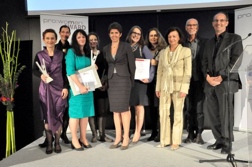  Die Gewinnerinnen und Jurymitglieder des pro:woman awards 2012