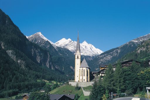 Vorschau Bild von Die erste Etappe führt vom Fuße des Großglockners, der Kaiser-Franz-Josefs-Höhe, bis Heiligenblut.