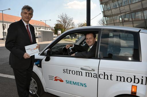 Die Siemens AG Österreich wurde am Donnerstag, 19. April 2012, von Umweltminister Nikolaus Berlakovich für ihre Investitionen in Elektrofahrzeuge für die hausinterne Firmenflotte als klima:aktiv mobil-Projekpartner ausgezeichnet.