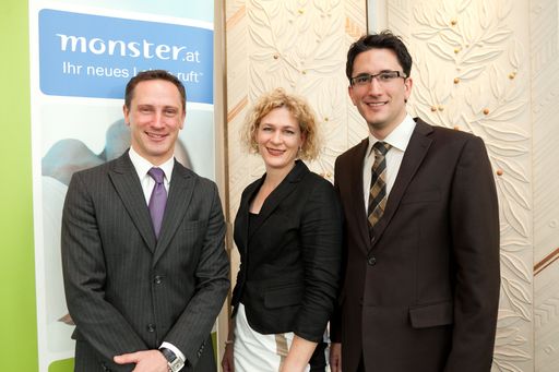 http://www.apa-fotoservice.at/galerie/2893
Im Bild v.l.n.r.: Mag. Oliver Eger (Monster Worldwide Austria GmbH), Mag. (FH) Barbara Riedl-Wiesinger (Monster Worldwide Austria GmbH), Dipl.-Wirtsch.-Inf. Sven Laumer (Universität Bamberg)