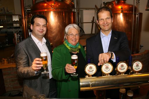 http://www.apa-fotoservice.at/galerie/2892 vlnr. Nikolaus Riegler - designierter Geschäftsführer Privatbrauerei Hirt, 
Astrid Matchett-Krenn - Gesellschafterin Privatbrauerei Hirt, Dr. Klaus Möller - Geschäftsführer Privatbrauerei Hirt