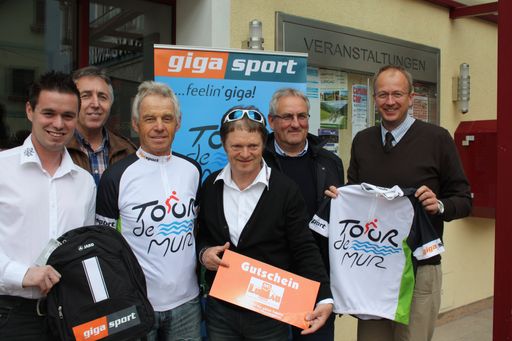  22. Tour de Mur mit neuen Veranstaltern. v.l.n.r.: Christoph Rebernik/GF Sportpunkt gmbh , Andreas Walcher/Obmann TVB St. Michael , Rudi Mitteregger, Johann Nager/Gigasport, Peter Schitter / Obmann Oberlungau, Ing. Manfred Sampl/Bgm.