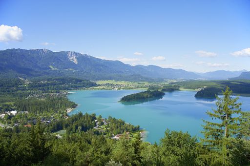 Der Sommer startet in Kärnten wieder etwas früher. Der beste Platz um dies zu feiern ist natürlich der südlichste und sonnenreichste Badesee Österreichs, der Faaker See!