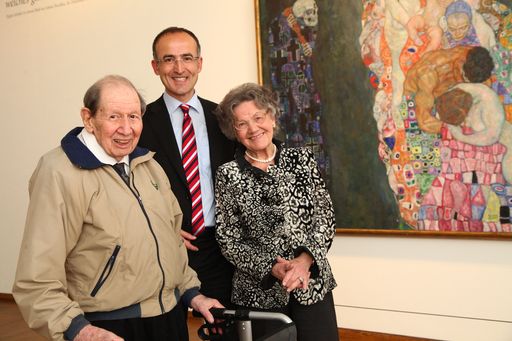  http://www.apa-fotoservice.at/galerie/2906/ Im Bild v.l.n.r.: Prof. Carl E. Schorske (Kulturhistoriker, Ehrenbürger der Stadt Wien), Dr. Elisabeth Leopold (Vorstandsmitglied Leopold Museum) und Dr. Tobias G. Natter (Museologischer Direktor, Leopold Museum).