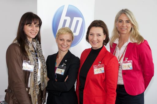  http://www.apa-fotoservice.at/galerie/2904/
Im Bild v.l.n.r.: Lisa Winter-Hunt (Vertriebsleiterin Personal Systems Group und Diversity-Championess HP Österreich), Evelin Mayr (Personaldirektorin HP Österreich), Gabriele Heinisch-Hosek (Bundesministerin für Frauen und öffentlichen Dienst), Michaela Novak-Chaid (Direktorin Imaging & Printing Group HP Österreich)