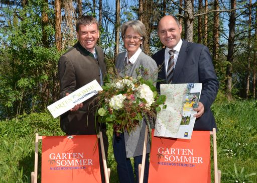 v.l.n.r. Reinhard Kittenberger (Obmann "Die Gärten Niederösterreich"), Tourismuslandesrätin Dr. Petra Bohuslav, LH-Stv. Mag. Wolfgang Sobotka.