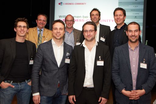 http://www.apa-fotoservice.at/galerie/2916/ Im Bild v.l.n.r.: Rainer Haberl (headingforparty), Thomas Stern (Moderator, Braintrust), Alexander Oswald (Jungunternehmer), Oliver Holle (Speedinvest), Alexander Igelsböck (i5invest), Christian Buchsteiner (Styria Media), Markus Roth (Junge Wirtschaft) und Andreas Tschas (STARTeurope).