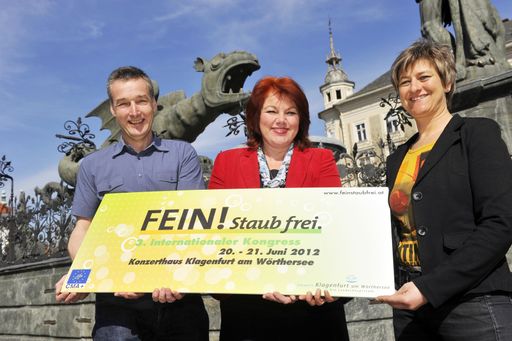 Vorschau Bild von Dr. Wolfgang Hafner, Leiter der Umweltabteilung des Magistrats Klagenfurt, Stadträtin Mag. Andrea Wulz und Gudrun Treffer freuen sich auf die internationalen Gäste des FEIN!Staubfrei-Kongresses (v.l.n.r.)