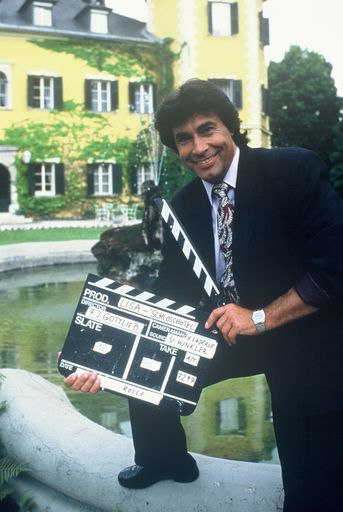 Roy Black vorm Schlosshotel am Wörthersee.