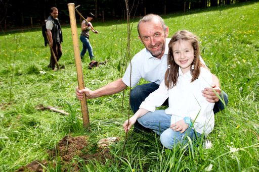 Vorschau Bild von Im Bild: Karlheinz Kaltenbrunner, Mitarbeiter Universalversand, Alissa Karl