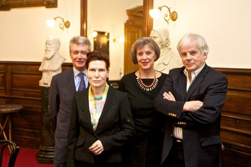 http://www.apa-fotoservice.at/galerie/2889/
Im Bild v.r.n.l.: Urs Breiter (Schweizerischer Botschafter), Patrizia Giampieri-Deutsch (Moderatorin - Psychoanalytikerin und Professorin für Philosophie, Universität Wien), Inge Scholz-Strasser (Vorstandsvorsitzende Sigmund Freud Privatstiftung), Peter Bieri (Vortragender - Philosoph und Schriftsteller)