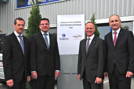 (v.l.n.r.): Zurich First Class Service - Autoreparatur mit Komfort: Alexander Schauer / Financial Director LeasePlan Österreich, Nigel Storny / Managing Director LeasePlan Österreich, Gerhard Matschnig / CEO Zürich Versicherungs-Aktiengesellschaft und Richard Fabsits / Leiter Leistung Zürich Versicherungs-Aktiengesellschaft.