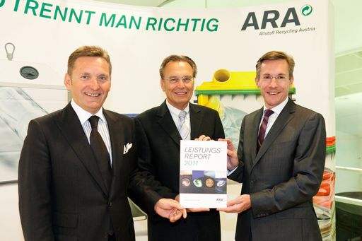  http://www.apa-fotoservice.at/galerie/2954/
Im Bild v.l.n.r.: Ing. Werner Knausz (Vorstand ARA), Kommerzialrat Leo Schreiber (Aufsichtsratsvorsitzender der ARA AG),  Dr. Christoph Scharff (Vorstand ARA)