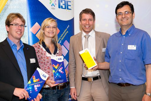  http://www.apa-fotoservice.at/galerie/2956/
Im Bild vlnr.: Dipl.-Ing. (FH) Rainer Gotsbacher, MSc. (ecoplus. Die Wirtschaftsagentur des Landes Niederösterreich), Erika Schwaiger, B.A. (ecoplus. Die Wirtschaftsagentur des Landes Niederösterreich), Dipl.-Ing. Gerhard Stelzer (Patent- und Technologiemanager, tecnet equity), Mag. Lukas Madl (Technologie Transfer Manager tecnet equity)