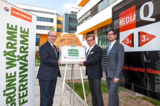 Start der Klimaschutzpartnerschaft von Wien Energie Fernwärme mit dem Media Quarter Marx (MQM). Im Bild v.l.n.r.: Mag. Thomas Irschik, kaufmännischer Geschäftsführer Wien Energie Fernwärme; Dr. Claus Hofer, Geschäftsführer der ZIT-Die Technologieagentur der Stadt Wien GmbH und Geschäftsführer des Media Quarter Marx; Mag. Günter Kloibhofer, Geschäftsführer Sapio Immobilienmanagement GmbH.