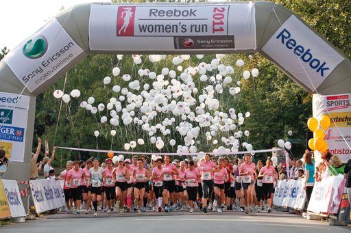 Über 3000 Teilnehmerinnen starten alljährlich beim Women's Run Wien.