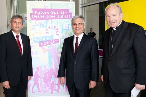 Vorschau Bild von http://www.apa-fotoservice.at/galerie/2967/ Im Bild v.l.n.r.: Dr. Michael Spindelegger (Vizekanzler ), Werner Faymann (Bundeskanzler), Kardinal Dr. Christoph Schönborn