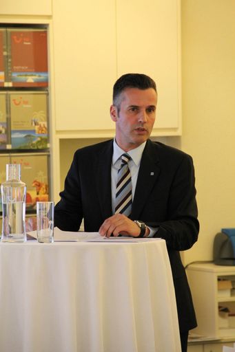 Prok. Harald Kraus, Verkaufsdirektor Österreich & CEE TUI ReiseCenter, beim Pressegespräch über die Reisetrends im Sommer 2012