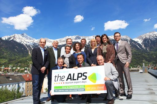 Die führenden Tourismusdirektoren der Alpenregionen aus der Schweiz, Italien, Frankreich, Deutschland und Österreich nutzen in Zukunft vermehrt die Synergien ihrer Arbeit, um gemeinsam den Alpentourismus zu fördern. (Touristische) Organisationen und Unternehmen, die ihren Sitz in einer der theALPS Partnerregionen haben, sind zur Teilnahme am diesjährigen theALPS Award berechtigt.