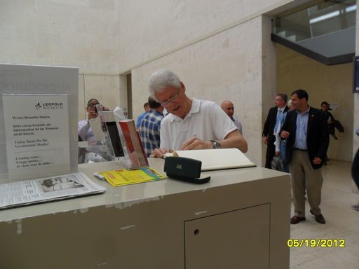 Der frühere US-Präsident Bill Clinton besuchte heute im Zuge seines Wien Aufenthaltes die Ausstellung "Klimt persönlich" im Leopold Museum.