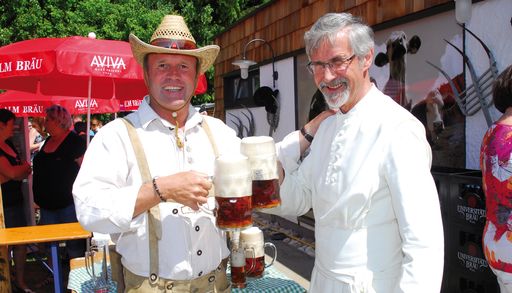 Sonnenschein, Bieranstich & mehr als 1000 Gäste beim AVIVA-ALM-Eröffnungsfest.