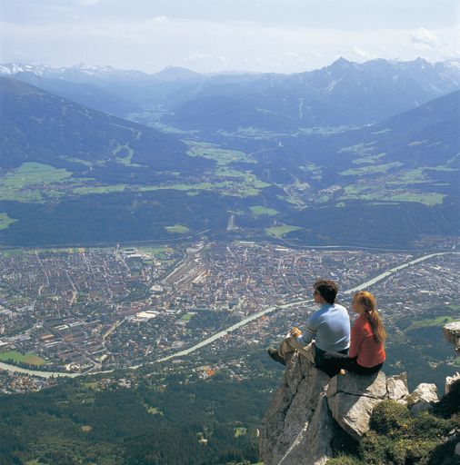 Gipfelsieg für Innsbrucks Winterergebnis: Eine neue Rekordmarke bei Nächtigungen und Ankünften wurde in den Monaten November bis Ende April erreicht.
