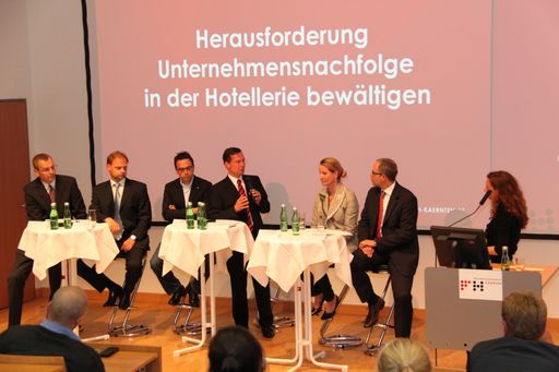 Im Bild v.l.: Puff, Singer, Domenig, Schöffmann, Hoffmann, Nungesser, Moderation Bergauer