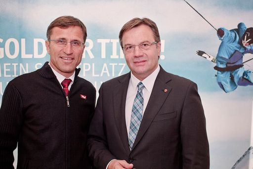 Tourismusreferent LH Günther Platter ist erfreut: "Das Ergebnis ist ein starkes Signal des führenden Wintersportlandes Nummer eins der Alpen!" Josef Margreiter (li.), GF der Tirol Werbung, betont: "In Zukunft muss der Blick verstärkt auf gesunde Preisstrategien und Wertschöpfung der Tourismusbranche gerichtet werden."