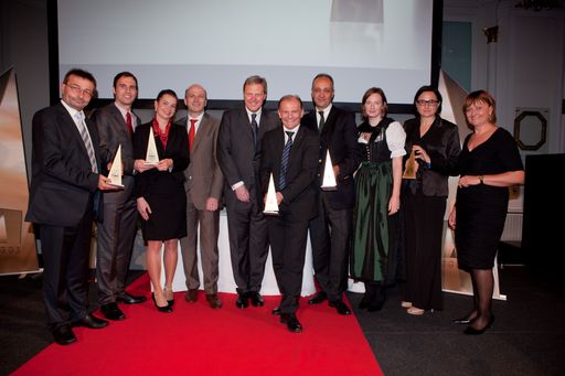 Vorschau Bild von Felix Hruschka (GF tbb.hru), Thomas Strack (Marketing Saubermacher), Stefanie Köberl (Nachhaltigkeitsbeauftragte Saubermacher AG), Jörg Rossegger (GF Binder+Co AG), Nikolaus Juhasz (Leiter BKS Bank-Direktion Steiermark), Karl Grabner (GF Binder+Co AG), Peter Leditznig (GF Saint-Gobain-Rigips Austria), Eva Hölzel (Saint-Gobain-Rigips Kommunikation), Barbara Hubmann (GF Toni's), Herta Stockbauer (Vorstand BKS Bank)