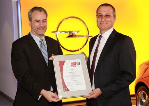 Im Bild: Generaldirektor Dipl.Ing. Michael Lewald, Opel Wien GmbH, und  Managing Director Dipl.Ing. Rudolf Pichler, Bureau Veritas Austria GmbH