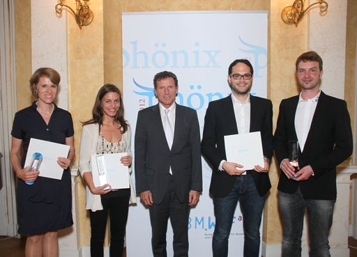 Bundesminister Dr. Karlheinz Töchterle mit den Phönix-Preisträger/innen: (v.l.n.r.) Dr. Regina Grillari, DI Valentine Troi, DI Andreas Flanschger und DI Peter Leitl