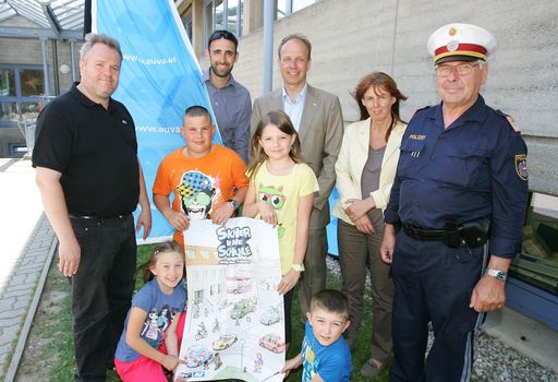 http://www.apa-fotoservice.at/galerie/3003/
Im Bild v.l.n.r.: Ing. Richard Hermann (Bürgermeister Purbach), DI Thomas Leitner (KFV-Landesstellenleiter Burgenland), Ing. Bernd Toplak (Abteilungsleiter-Stellvertreter Unfallverhütungsdienst, AUVA-Landesstelle Wien), Judith Wölfl (Schulprävention AUVA) und KdD Werner Bugnar