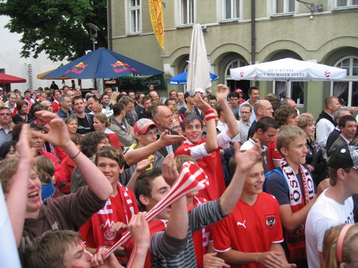 Alle Spiele. Alle Tore! Live dabei am Minoritenplatz!