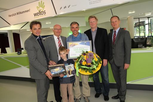  Im Bild v.l.n.r.: Peter Jungreithmair (GF Welios), Bürgermeister Dr. Peter Koits, Leo Muhm mit Georg, GR Johann Reindl-Schwaighofer (Aufsichtsrat Welios), Mag. Robert Schneider (GF Welios)