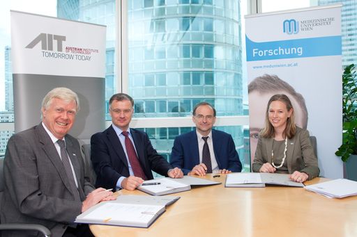 v.l.n.r.: Wolfgang Knoll (Managing Director AIT), Markus Müller (Vizerektor für Forschung Medizinische Universität Wien), Andreas Tiran, Geschäftsführer der CSF Campus Science Support Facilities GmbH, Michaela Fritz (AIT Head of Health & Environment Department)