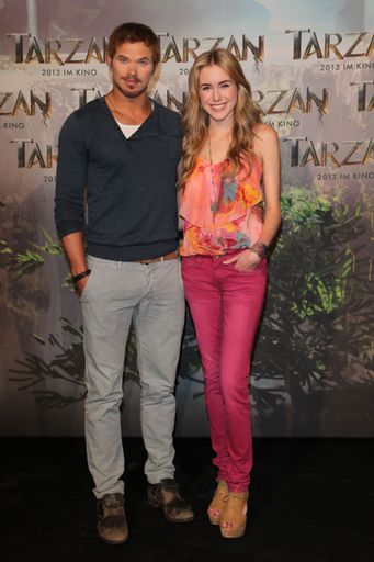 Kellan Lutz, Spencer Locke. TARZAN - PHOTOCALL der Constantin Film im Bavaria Filmgelaende in Muenchen/ Gruenwald am 5.6.2012. (c) G. Schober /BrauerPhotos Die Verwendung dieses Bildes ist für redaktionelle Zwecke honorarfrei. Veröffentlichung bitte unter Quellenangabe: "obs/Constantin Film"