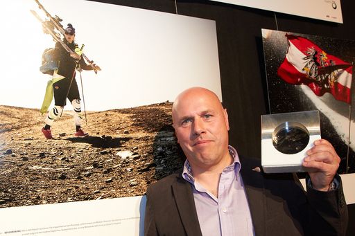 Der österreichische Pressefotopreis "Objektiv 2012" wurde am 5. Juni im Wiener Metropol von APA und Canon vergeben. Der Hauptpreis ging an Johann Groder für eine Aufnahme von Maria Höfl-Riesch in der "Mondlandschaft" des Mölltaler Gletschers