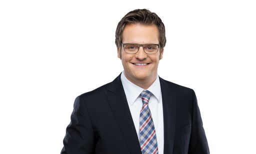Die Erfolgsgeschichte der Optik bei Hartlauer nahm 1982 ihren Anfang. Zuerst nur als Test entwickelte sich der Optikbereich rasch zur ernstzunehmenden Konkurrenz für traditionelle Optiker und machten Hartlauer schließlich zum größten Brillenanbieter Österreichs.