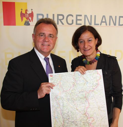 Burgenländischer Landeshauptmann Hans Niessl und Bundesministerin Mag. Johanna Mikl-Leitner beim heutigen Besuch im burgenländischen Landhaus