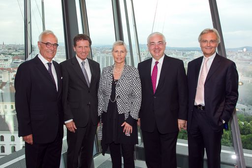  Im Bild vlnr.: Dipl.-Ing. Hans Haider (ehem. Vorsitzender d. Wissenschaftl. Senats des PRVA), o.Univ.Prof.Dr. Karlheinz Töchterle (Bundesminister für Wissenschaft und Forschung), Dr. Ingrid Vogl (PRVA-Präsidentin), Gen.-Dir. Dr. Walter Rothensteiner (Raiffeisen Zentralbank Österreich AG und Mitglied des Wissenschaftlichen Senats), Gen.Dir. Dr. Wolfgang Hötschl (Vorsitzender d. Wissenschaftl. Senats des PRVA).