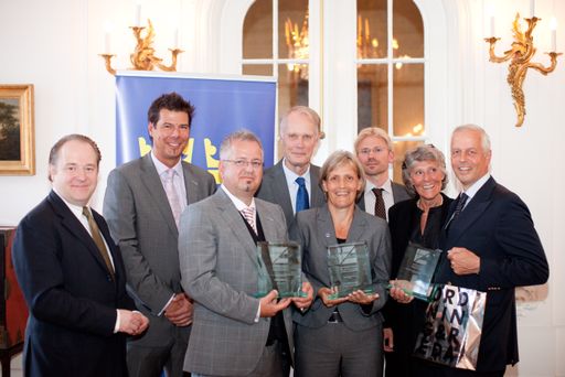  http://www.apa-fotoservice.at/galerie/3067/
Im Bild v.l.n.r.: Präsident der Schwedischen Handelskammer Johan L. Eliasson, Johannes Wirtl und Dietmar Müller von SECO TOOLS, schwedische Botschafter Nils Daag, Eva Martinsson von VOLVO CAR AUSTRIA, schwedische Handelsbeauftragte Carsten Grönblad, Viveka Slama und Christian Kern von ORDNING&REDA.