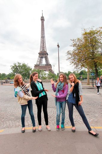Das Siegerteam von "Sicherheit für alle 2011/12" aus Vorarlberg entdeckt Paris. v.l.n.r.: Julia Pfanner, Nicole Felder, Cheyenne Egle, Sonja Hillebrand.