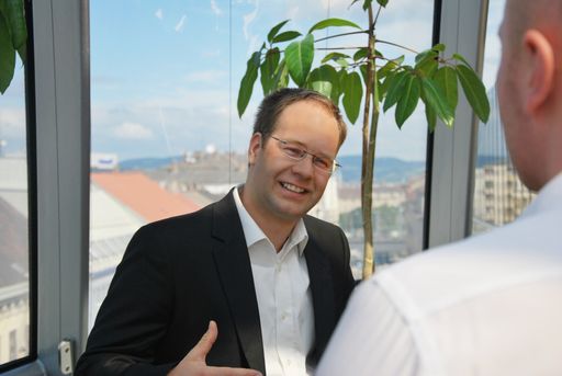 Mag. (FH) Matthias Wieser, Senior Online Marketing Manager bei der Falkensteiner Michaeler Tourism Group AG: "Die aktuellen Ergebnisse der Studie zeigen uns, welches Chancenpotential in der Online Eigenvermarktung von Ferienhotels, wie den Falkensteiner Hotels & Residences, liegt."