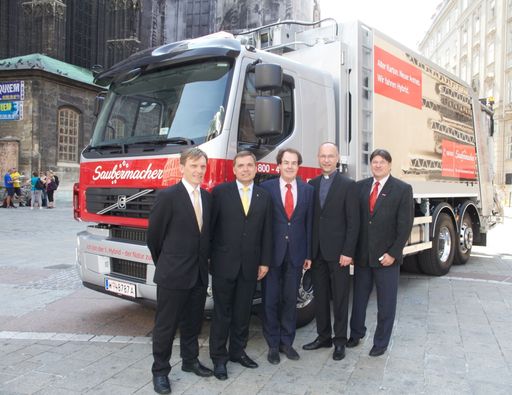 http://www.apa-fotoservice.at/galerie/3092
Im Bild v.l.n.r.: Christian Coolsaet (Vertriebsdirektor VOLVO Region Central Europe), Herbert Spiegel (Geschäftsführer VOLVO Austria GmbH), Hans Roth (Aufsichtsratsvorsitzender Saubermacher), Toni Faber (Dompfarrer), Frank Dicker (COO Saubermacher)