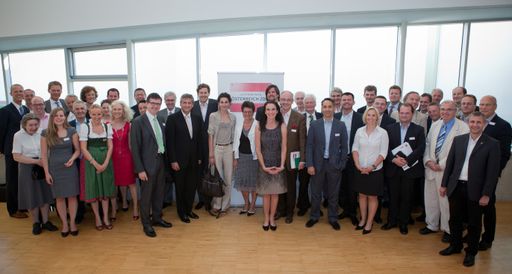 Die Teilnehmer am Mid-Term Meeting der wirtschaftspolitischen Zukunftsinitiative Unternehmen Österreich 2025, 18. Juni 2012 in der Sammlung Essl, arbeiteten an Vision, Stellhebeln und Maßnahmen für die Zukunft.