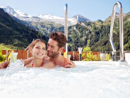  ****HolidayCheck Award Hotel Klausnerhof in Hintertux: Das Vier-Sterne-Hotel Klausnerhof ist die Top-Adresse mitten im Naturpark Zillertaler Alpen und liegt im einzigen echten Ganzjahresskigebiet in Österreich
